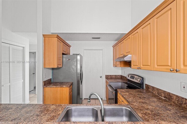 Building Photo - 6916 SW 37th St