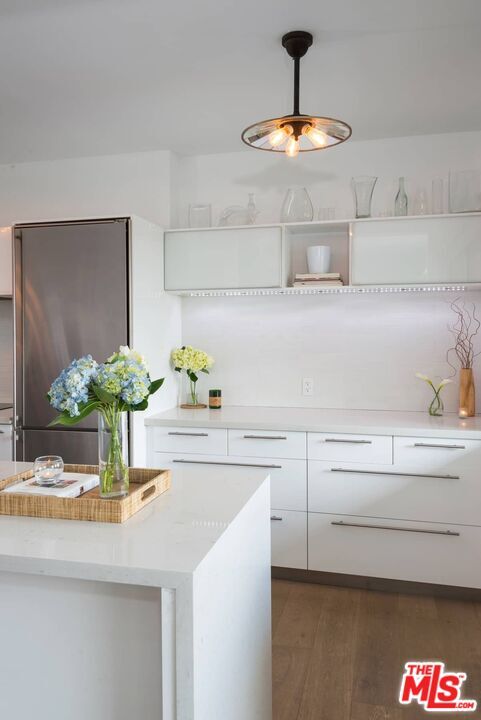 Building Photo - 838 N Doheny Dr