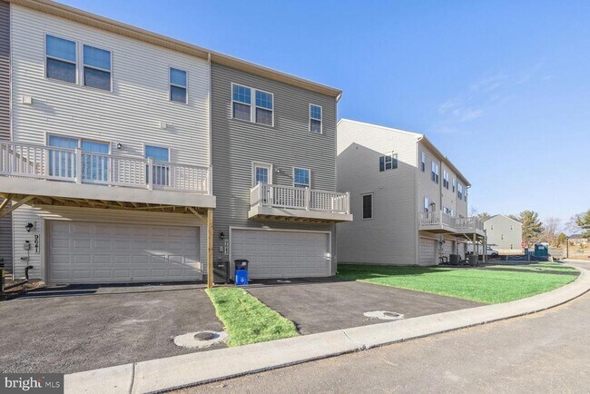 Building Photo - 9643 Tall Oaks Rd