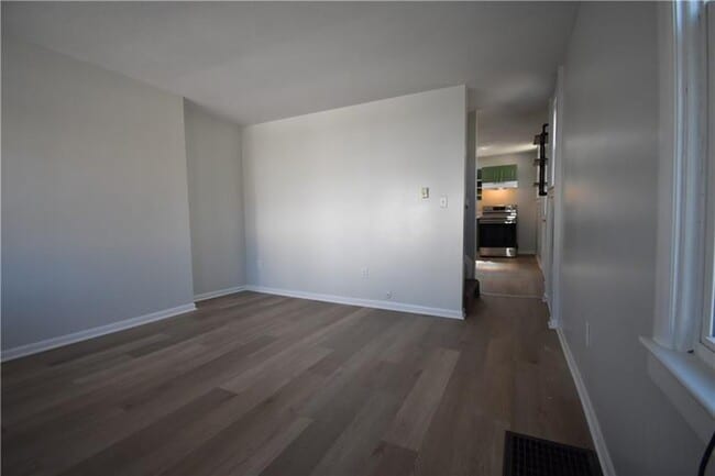 Building Photo - 111 Dewey St