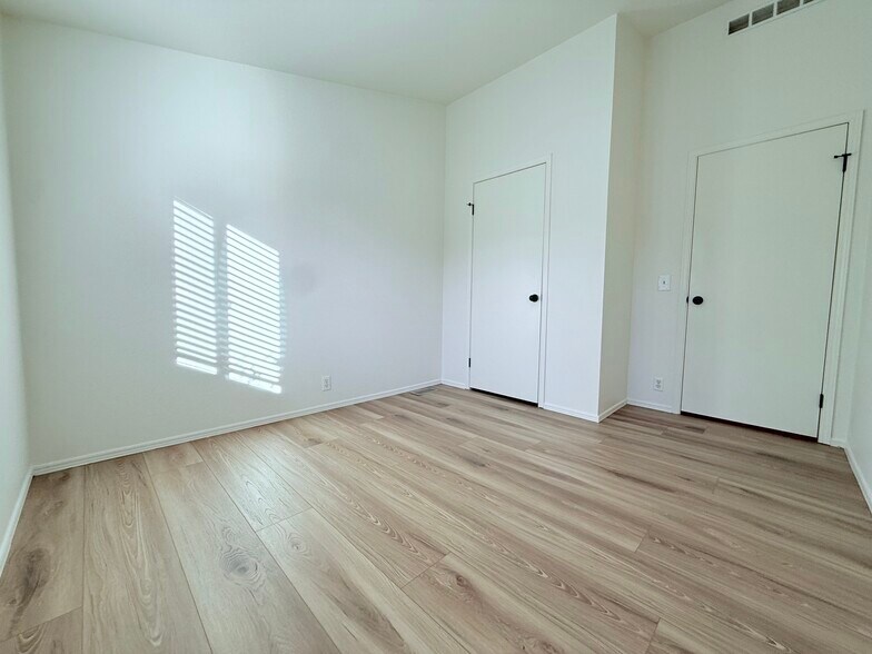 Building Photo - 571 SE Mountain View Rd