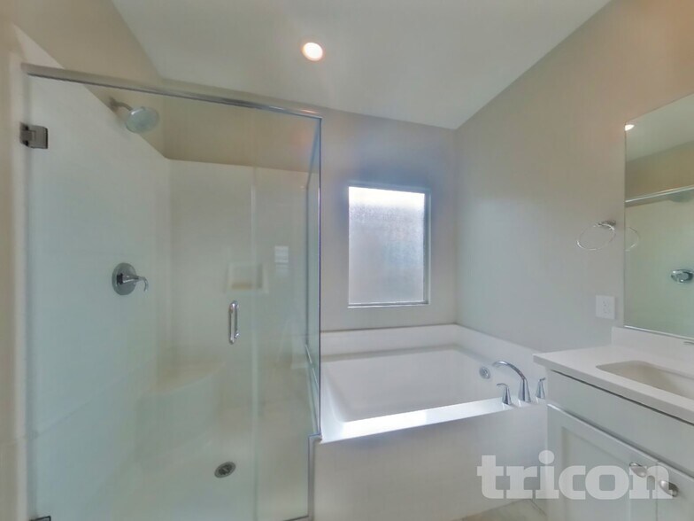 Building Photo - 2831 Lindsey Spgs St