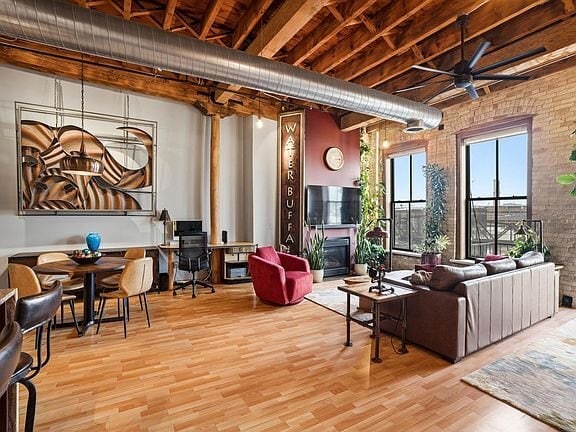 Building Photo - 205 N Water St