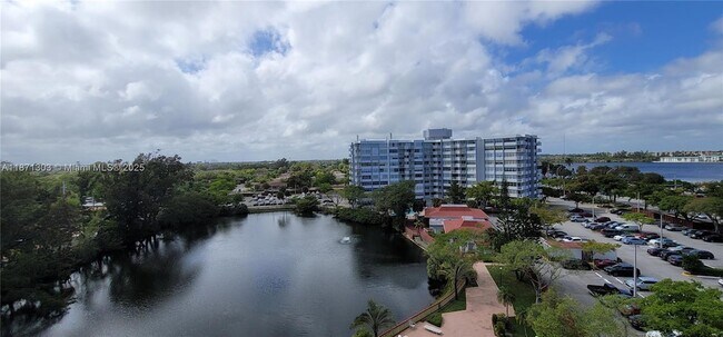 Building Photo - 1300 NE Miami Gardens Dr