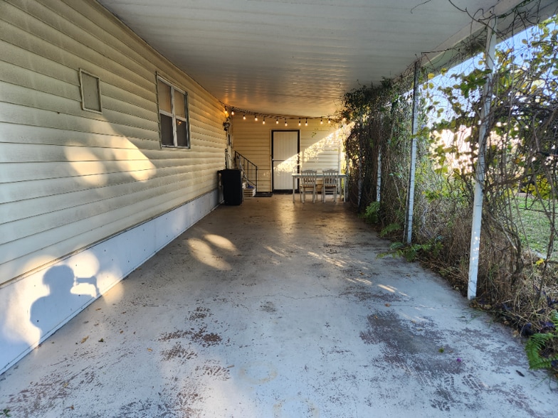 Building Photo - 420 49th St E