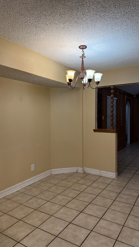 Building Photo - 2602 Wydewood Dr