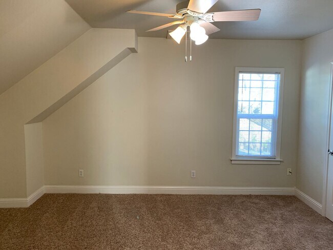 Building Photo - Cute Chico Charmer/Close to downtown and CSUC