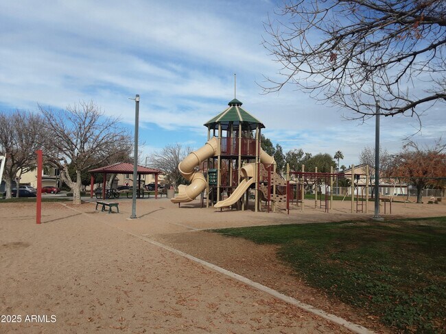 Building Photo - 1401 E Jasper Dr