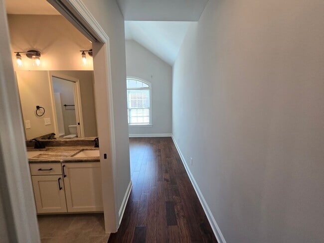 Building Photo - Gorgeous 3 Bedroom, 3 Bath Home Built in 2021- Madison, Alabama