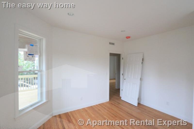 Building Photo - 25 Lewis St