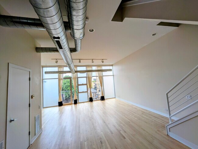 Building Photo - 5115 N Clark St