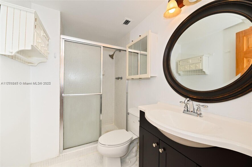 Building Photo - 7441 Wayne Ave