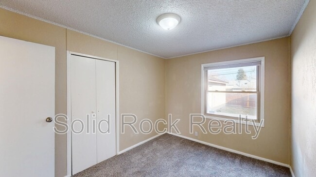 Building Photo - 1917 Ouray Ave