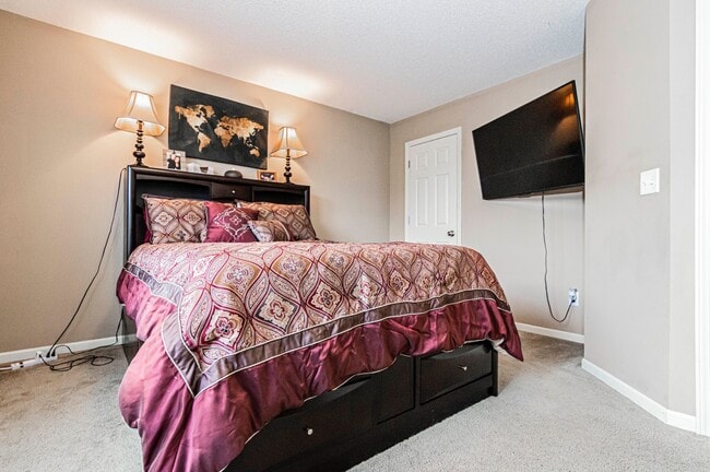 Building Photo - Spacious Home Close to Fort Riley!