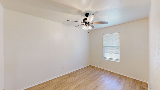 Building Photo - FREE DECEMBER RENT!!!