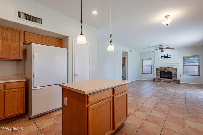 Building Photo - 2421 W Indigo Dr