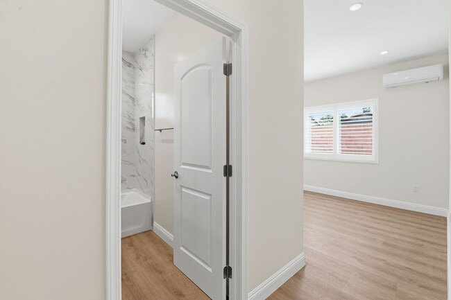 Building Photo - 9548 W Live Oak Ave