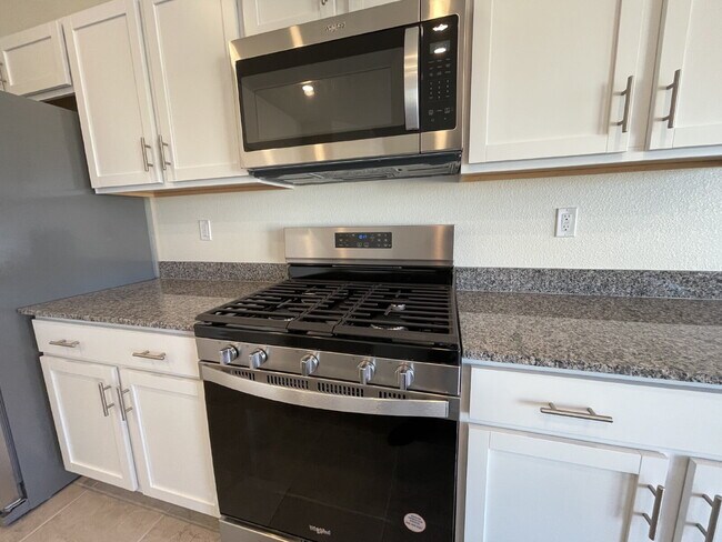 Building Photo - 4 BED 2.5 BATH 2 CAR GARAGE SINGLE FAMILY HOME IN CADENCE, HENDERSON w/ LARGE BACKYARD