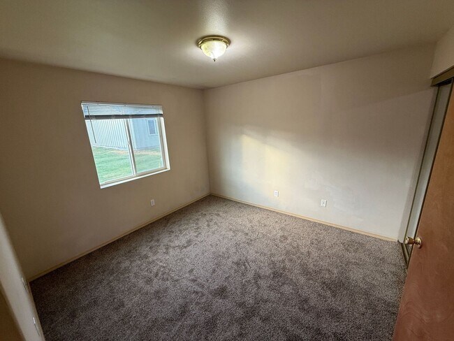 Building Photo - 1 Bedroom / 1 Bathroom Cedar Creek Village Cottage