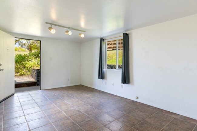 Building Photo - 64-660 Puu Olu Place