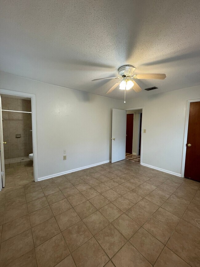 Building Photo - 48 Fawn Ln