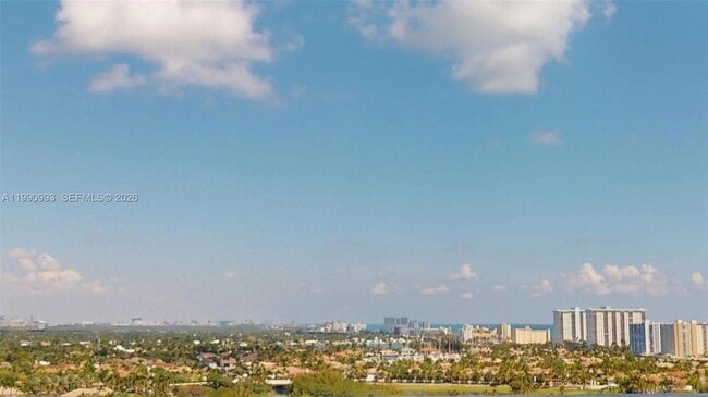 Building Photo - 2500 Parkview Dr