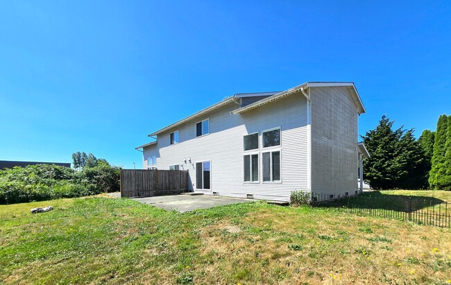 Building Photo - 1205 Frontier Cir E