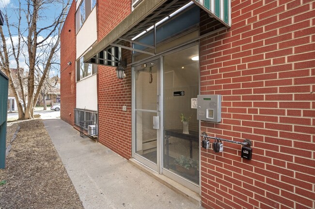 Building Photo - 985 Corona St
