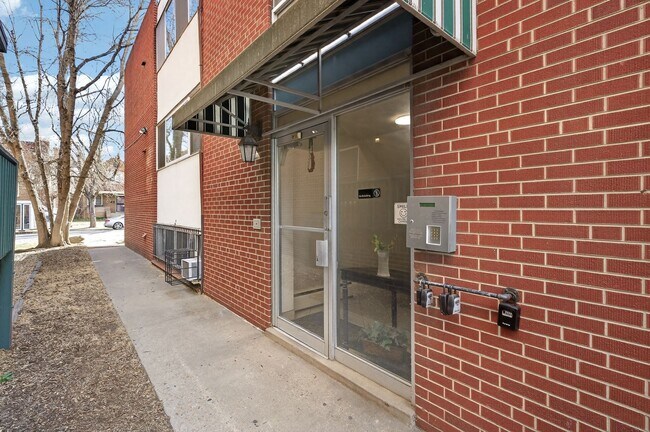 Building Photo - Beautiful Denver Condo