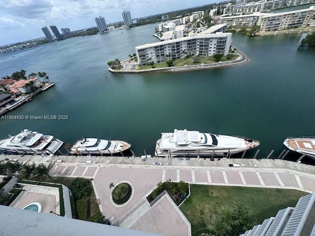 Building Photo - 1000 W Island Blvd