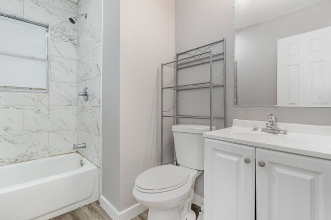 Building Photo - 4-Bedroom, 2-Bath Home in South Dallas with Convenient Access to Major Highways and City Amenities