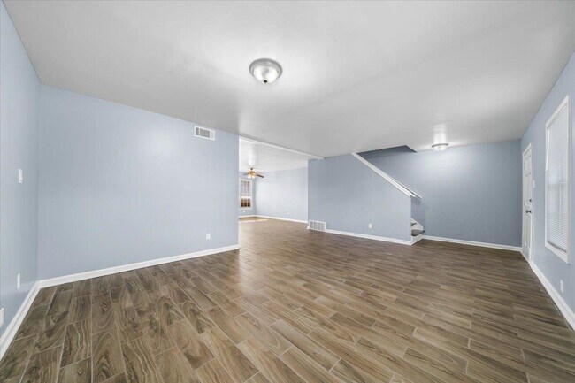 Building Photo - 3368 Coachouse Cove