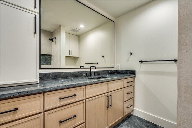 Building Photo - 1215 Mill Valley Dr