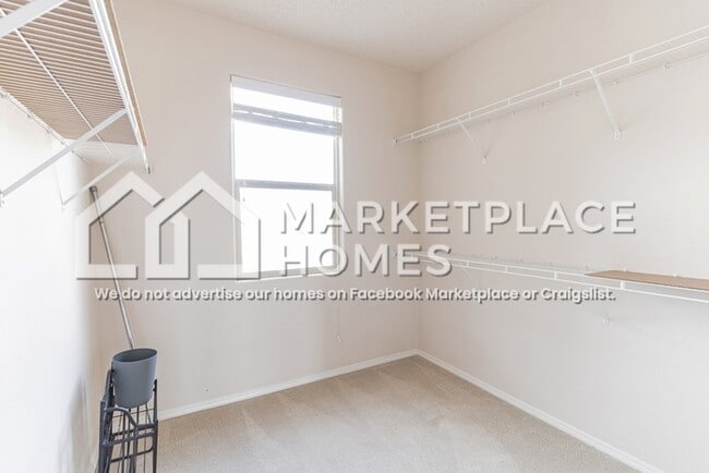 Building Photo - 620 Creekside Ave SW