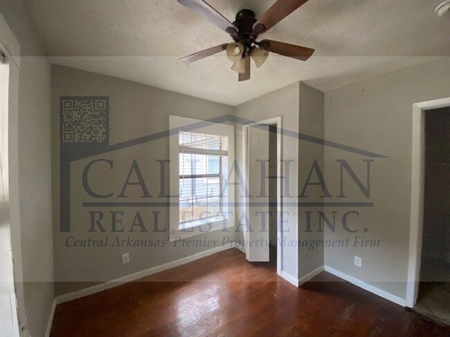 Building Photo - NLR One Bedroom Duplex