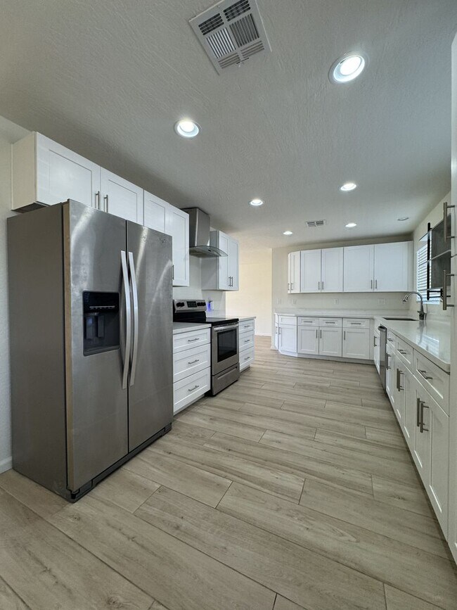 Building Photo - 4426 N 85th St