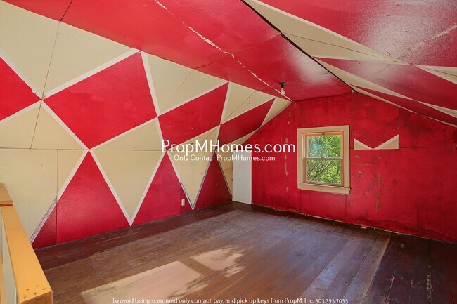Building Photo - Updated Two Bedroom Duplex in Buckman!