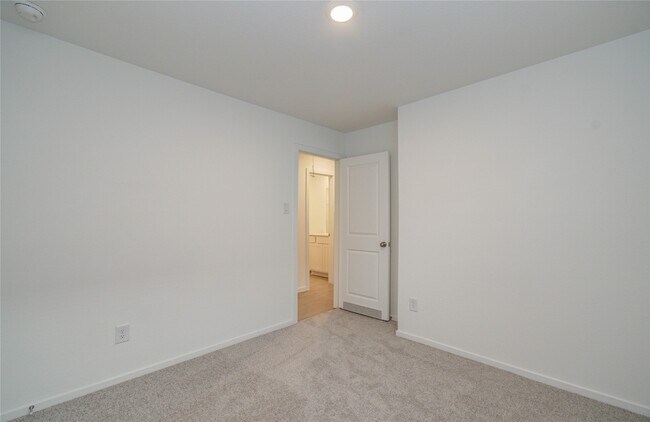 Building Photo - 25364 Carnation Ct