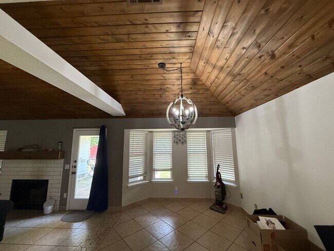 Building Photo - Unique single-story home for lease in the ...