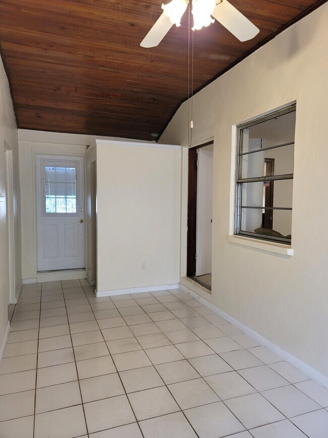 Building Photo - 4362 W Midway Rd