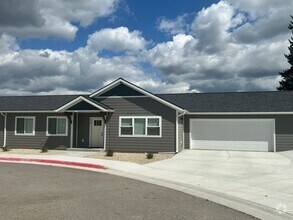 Building Photo - Beautifully 3 bed/2bath Hamilton home Furn...