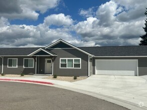 Building Photo - Beautifully Furnished 3 bed/2bath Hamilton...