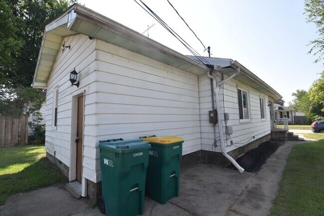 Building Photo - Mishawaka- near Bethel University, shoppin...