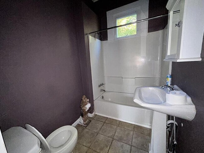 Building Photo - 601 Williams St