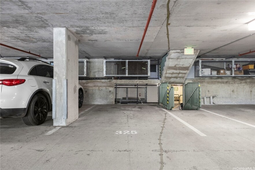 2 Parking spaces with storage - 421 Olohana St