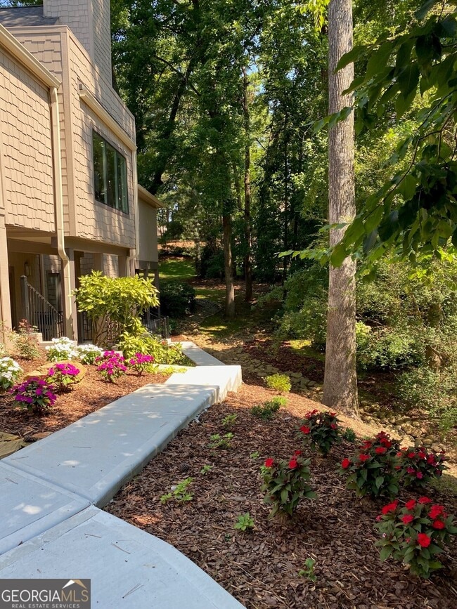 Building Photo - 459 Atlanta Country Club Dr