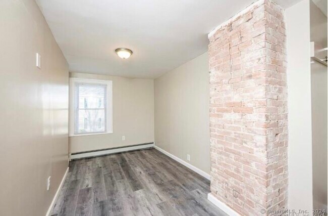 Building Photo - 2818 Whitney Ave