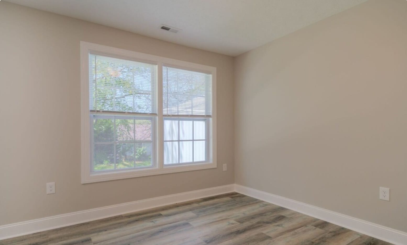 Building Photo - 335 Twisted Oak Dr NW