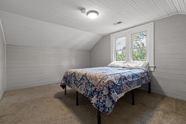 Building Photo - 207 Culberson Ave