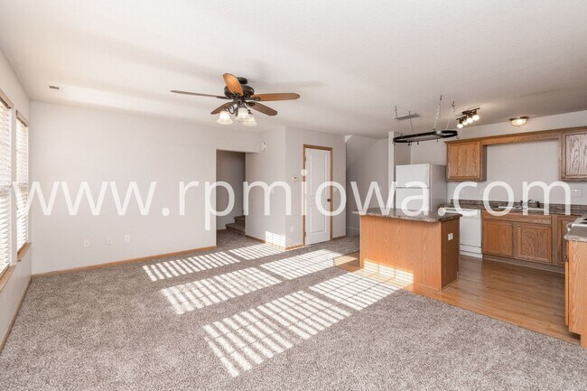 Building Photo - NEAR DMACC!! 2 Bedroom, 2 Bath Townhome in Ankeny